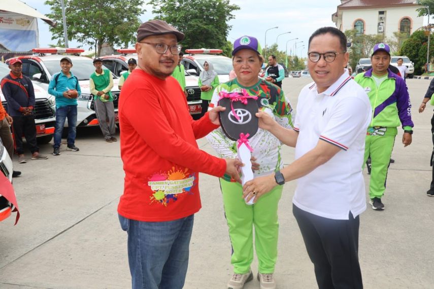 Tingkatkan Prioritas Pelayanan Kesehatan di PPU, Makmur Marbun Serahkan Ambulans Baru untuk 11 Puskesmas