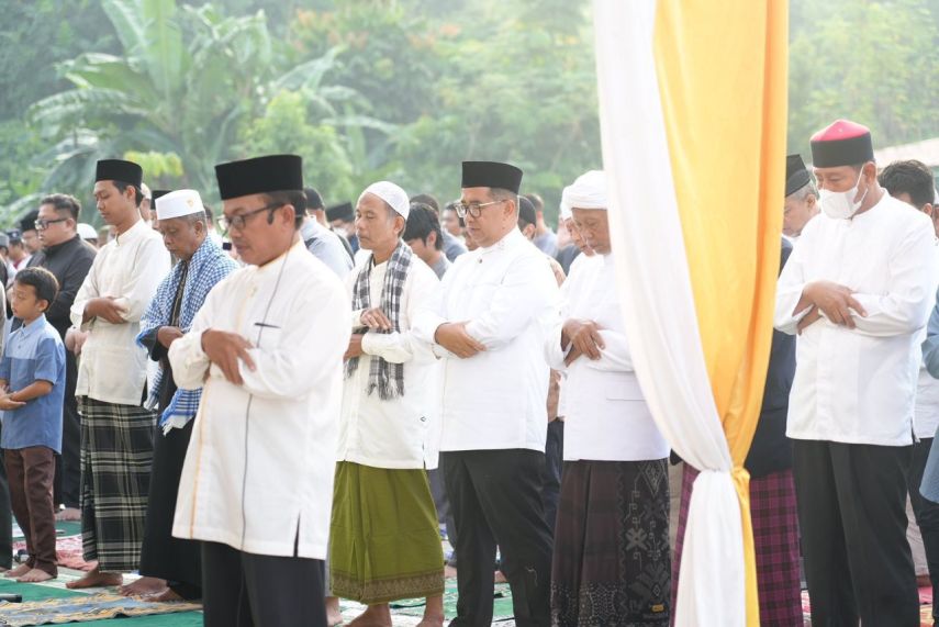 Pj Gubernur Kaltim Kenang Masa Kecil di SD Muhammadiyah Saat Salat Iduladha di Masjid Ad Da'wah