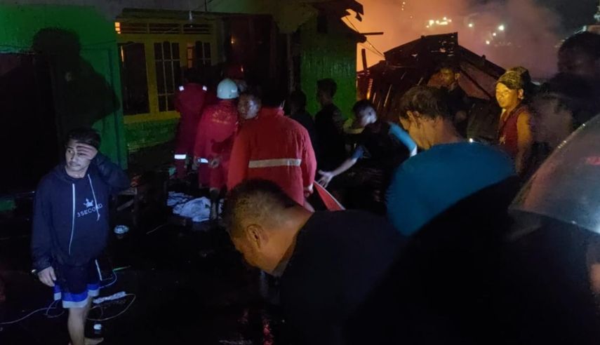 Kebakaran Permukiman Padat Penduduk di Teluk Bayur, 10 Rumah Habis Terbakar