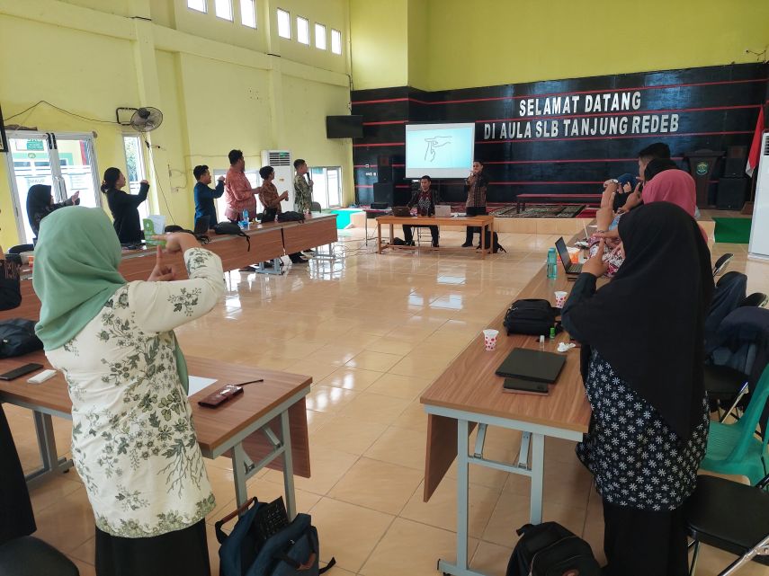 Jelang PPDB 2024, Guru SLB Berau Tingkatkan Keterampilan Bahasa Isyarat