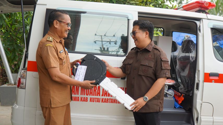 Jawab Kebutuhan Masyarakat, Pemkab Kukar Salurkan Ambulance di Muara Jawa dan Muara Badak