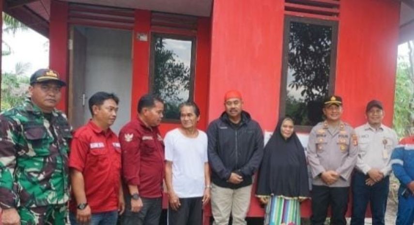 Upaya Entaskan Kemiskinan, Bupati Kukar Resmikan Rumah Layak Huni Warga Kelurahan Teluk Dalam