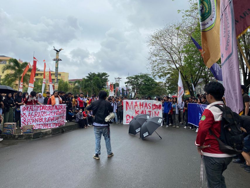 Mahasiswa Unmul Turun Aksi ke Jalan, Kritik 10 Tahun Kepemimpinan Jokowi, dan Tuntut DPR Patuhi Putusan MK