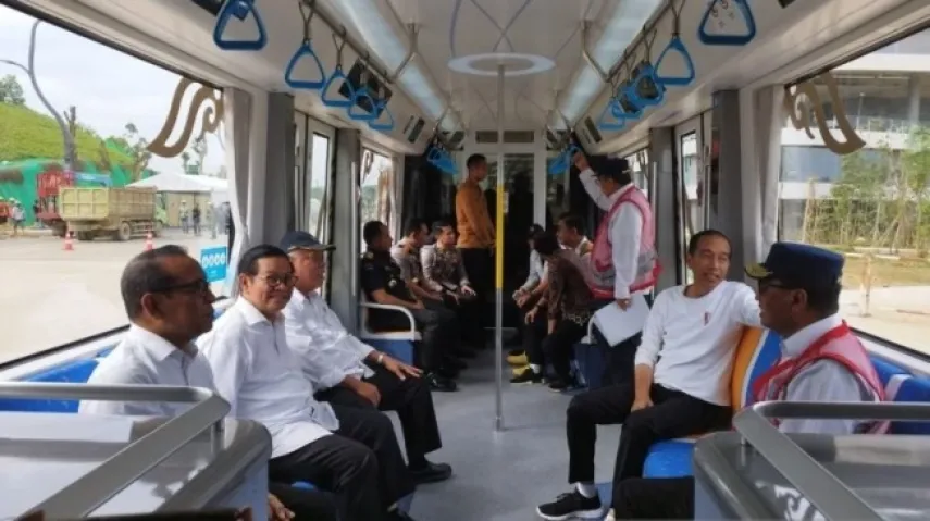 Siap Layani Tamu HUT RI ke-79, Presiden Jokowi Jajal Kereta Otonom di IKN