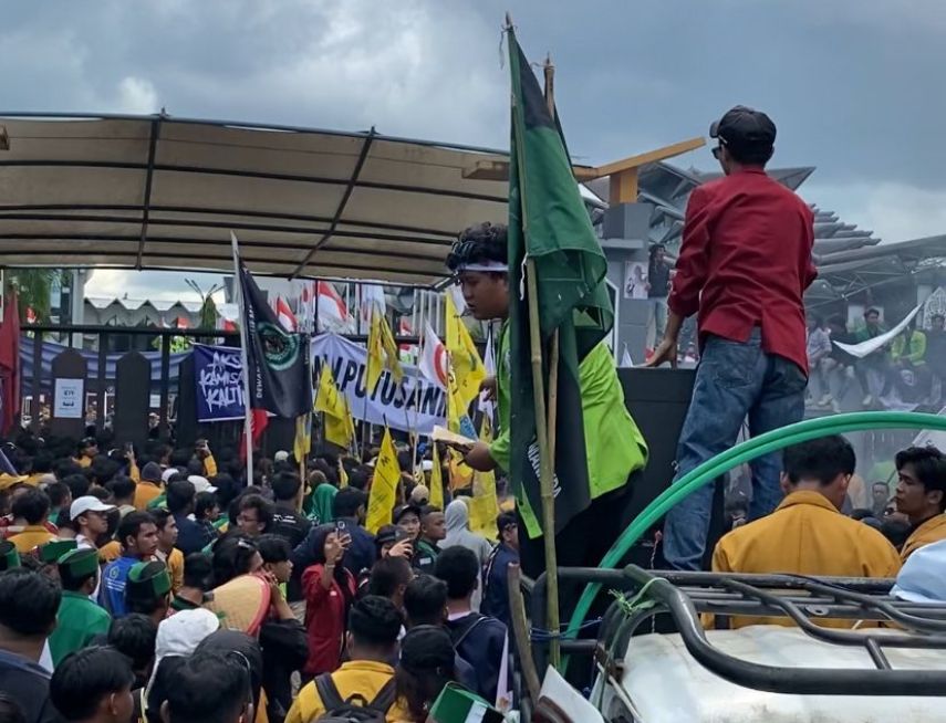 Gelombang Demo Aliansi Mahasiswa Kaltim di Kantor DPRD, Kecam Rezim Dinasti Jokowi 