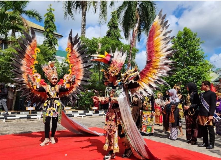 Kirab Budaya di Gunung Kelua