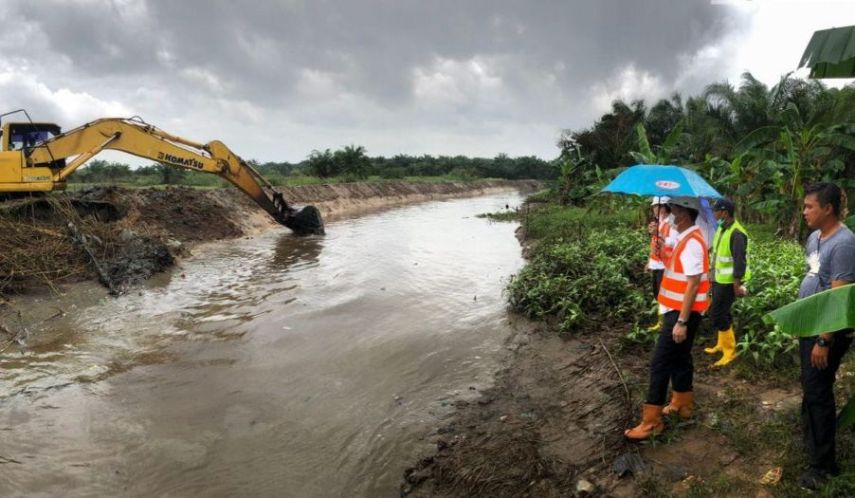 Dispertan PPU Ajak Gotong Royong Petani dan P3 Bersihkan Parit, Cegah Banjir Rusak Lahan Pertanian