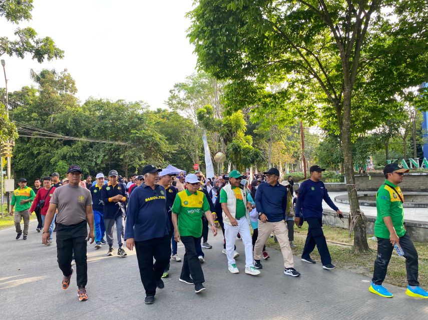 Ribuan Peserta Ikuti Semarak Jalan Sehat Dies Natalis Unmul ke-62, Doorprize Utama Umroh hingga Sepeda Motor