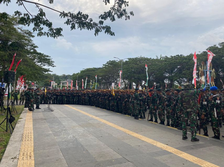 Ribuan Personel TNI Ikuti Gladi Kotor Jelang HUT ke-79 di GOR Kadrie Oening Sempaja