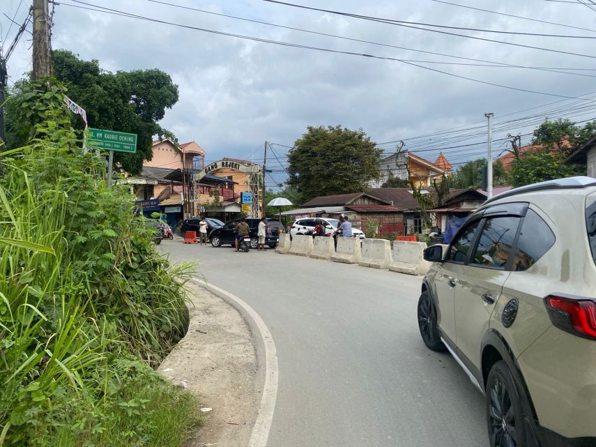 Polemik Pemasangan Barrier di Simpang Suryanata-SMC Samarinda, Masyarakat Kurang Tertib Picu Pak Ogah Raih Keuntungan