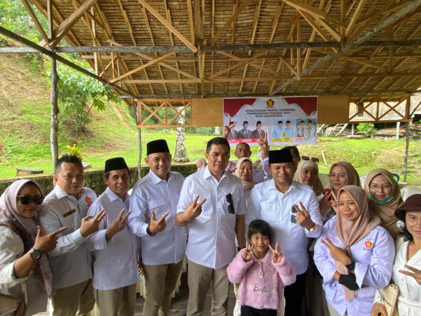 Rudy-Seno bersama Andi Harun Acungkan Dua Jari di Konsolidasi DPC Partai Gerindra Samarinda 