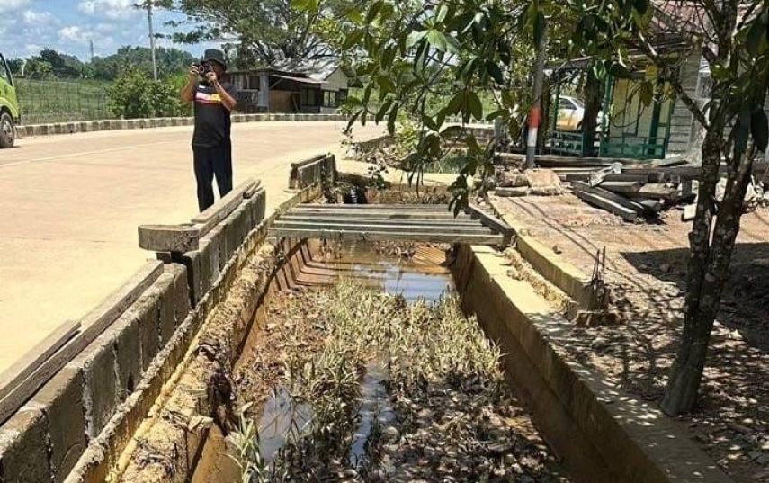 Upaya DLHK dan DPUPR Berau Atasi Banjir Melalui Pembersihan Drainase