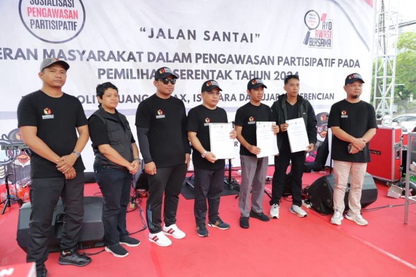 Gelar Jalan Santai, Bawaslu Kaltim Ajak Masyarakat Awasi Pilkada 2024, Serukan Tolak Politik Uang hingga Ujaran Kebencian