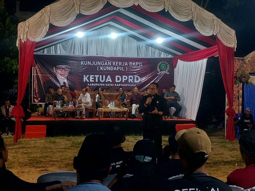 Ketua DPRD Kukar Junaidi Serap Aspirasi Warga Maluhu, Disambut Meriah dengan Kesenian Jaranan