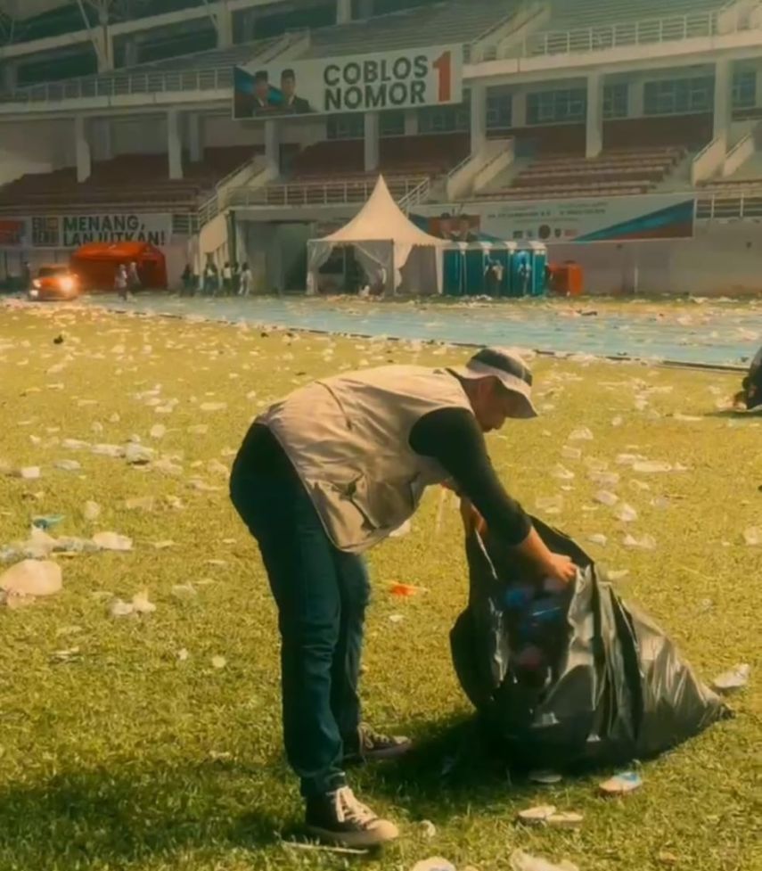 Relawan Edi-Rendi Panen Apresiasi Warga, Usai Pestapore Bersihkan Stadion Aji Imbut Hanya dalam Semalam