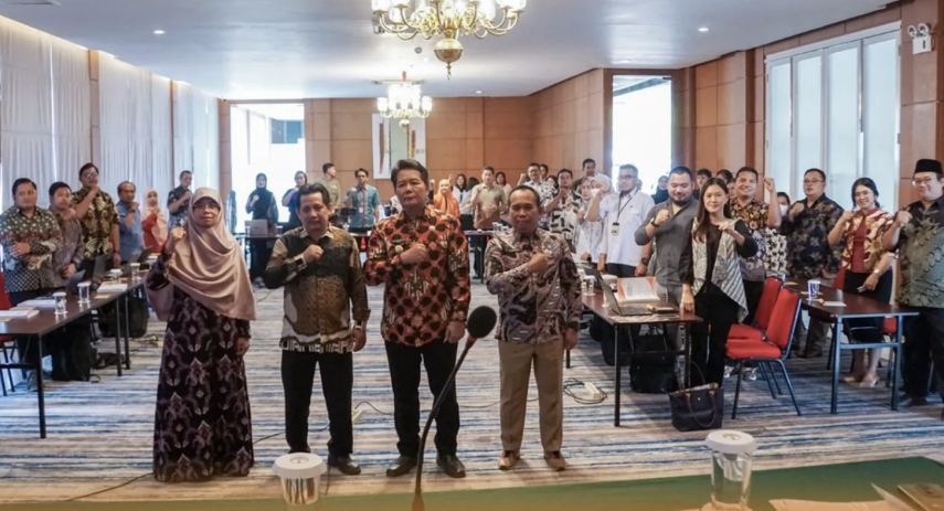 Bupati Mahulu Buka Seminar Laporan Akhir Feasibility Study Pengelolaan Sampah di Kecamatan Long Bagun