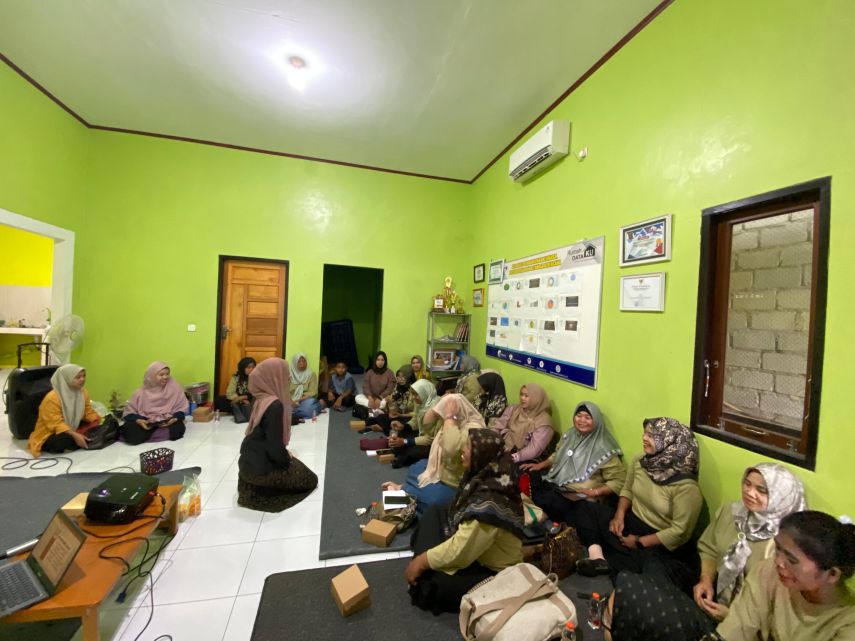 Kolaborasi Tim Pengabdi UNMUL dan DPPKB Samarinda, Beri Pelatihan Pencegahan Stunting kepada Kader Kelurahan Bukuan