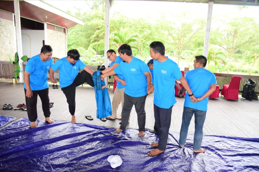 Keseruan Media Gathering Bandara SAMS, dari Lomba Estafet Sarung hingga Sumpit