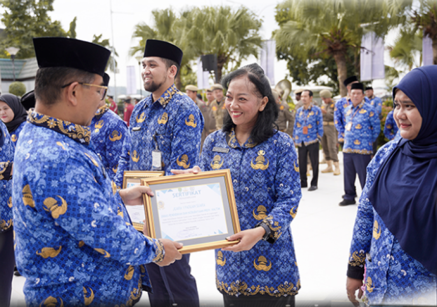 14 ASN Pemprov Kaltim Terima Penghargaan atas Prestasi di HUT KORPRI ke-53