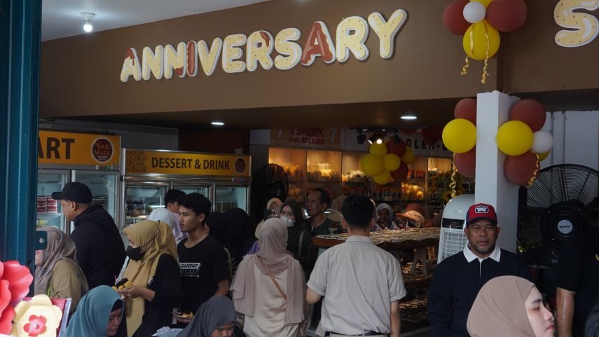 Rayakan Ulang Tahun ke-7, Sari Madu Bakery Suguhkan Cicipan Kue Gratis hingga Hadiah Melimpah