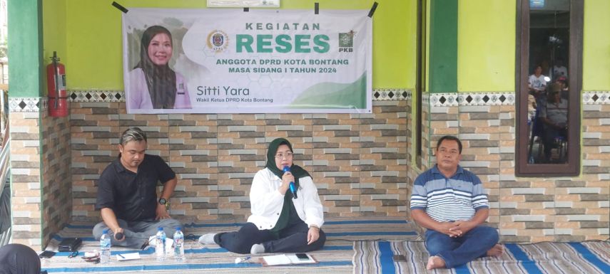 Reses di Lok Tuan, Sitti Yara Dicurhati Warga Soal Air Bersih dan Penerangan Jalan yang Minim