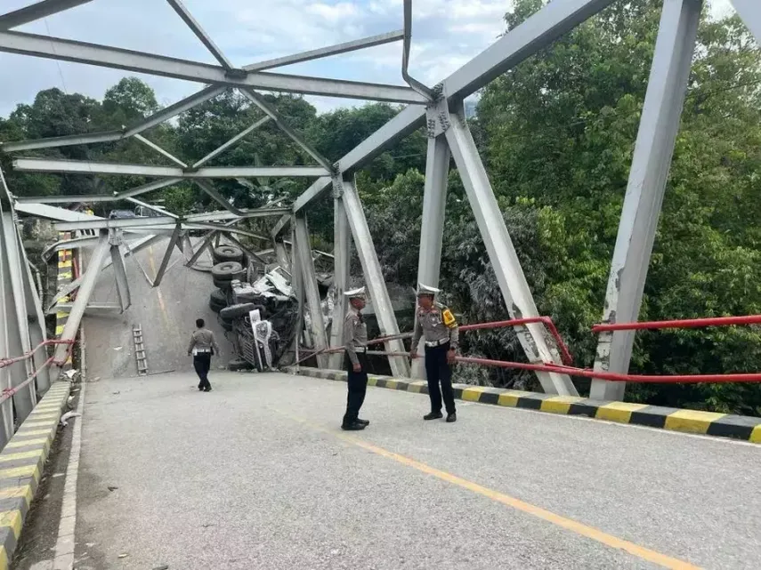 Penyelidikan Penyebab Jembatan Busui di Paser Ambruk Tunggu Kondisi Sopir Truk Membaik