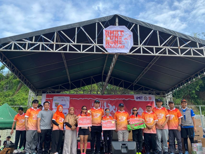 Kick Off PMB, Ratusan Pelari di Samarinda Meriahkan UMKT FUN RUN 2025