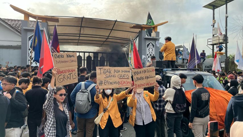 Ratusan Mahasiswa di Samarinda Tolak Program Makan Bergizi Gratis Prabowo-Gibran