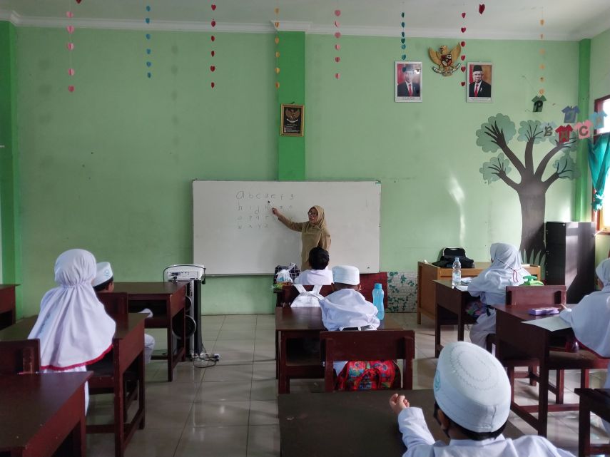 Dampak Pemangkasan Anggaran Kemendikdasmen Rp 8 Triliun, DPR Tegaskan Tunjangan Guru Harus Tetap Ada