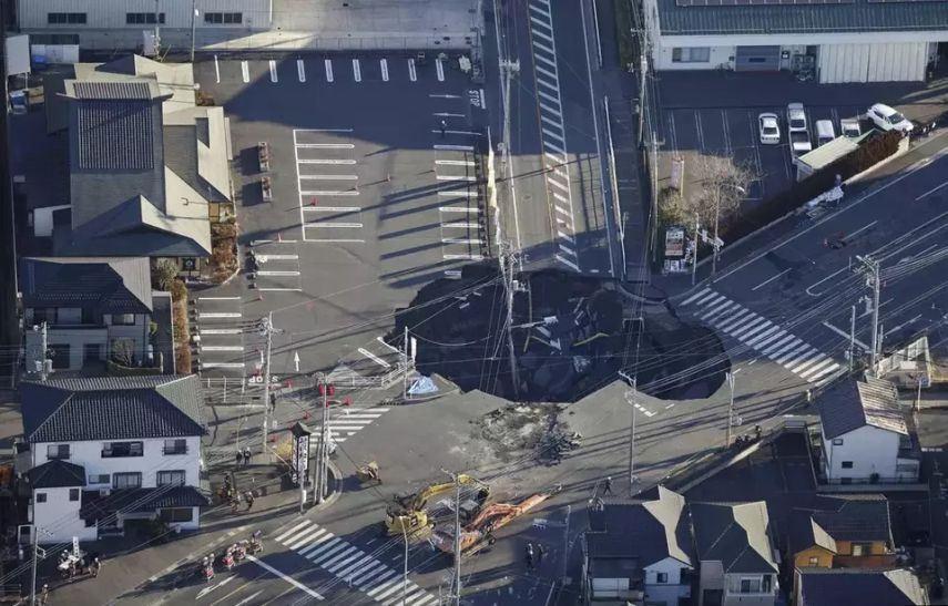 Lubang Raksasa di Saitama Jepang Semakin Melebar, Warga Diminta Kurangi Penggunaan Air