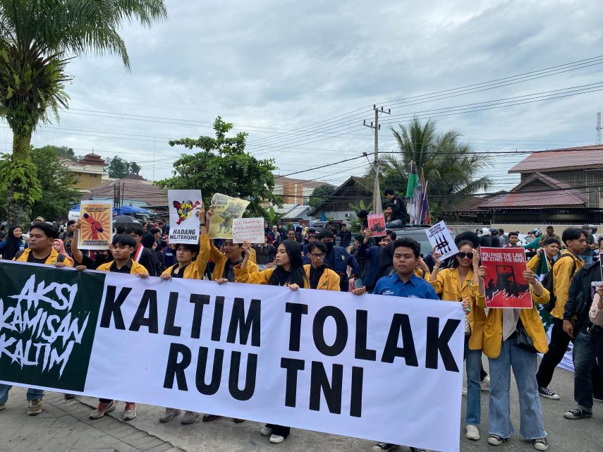 Aksi Demo Mahasiswa di DPRD Kaltim Tolak RUU TNI, Potensi Ancaman Supermasi Sipil dan Demokrasi