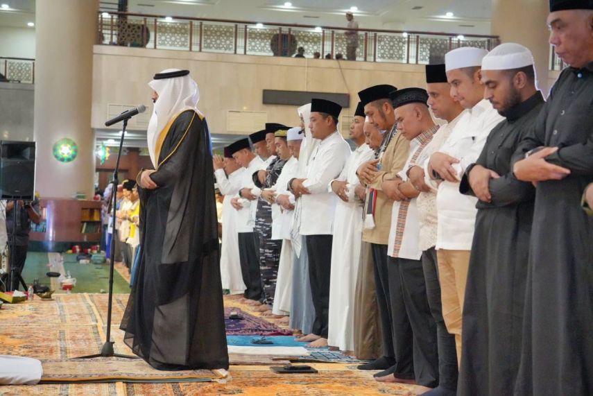 Peringati Nuzulul Quran di Masjid Islamic Center, Gubernur Kaltim Puji Suara Merdu Imam Masjidil Haram Syekh Abdurrahman Al Ausy 