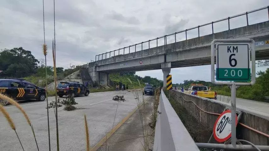 Sengketa Ganti Rugi Lahan Belum Selesai, Warga Blokir Tol Balikpapan-Samarinda