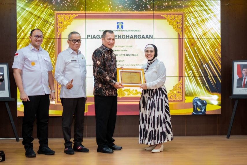 Dinilai Berkomitmen Hasilkan Produk Hukum Berkualitas, Pemkot Bontang Terima Penghargaan dari Kemenkumham Kaltim