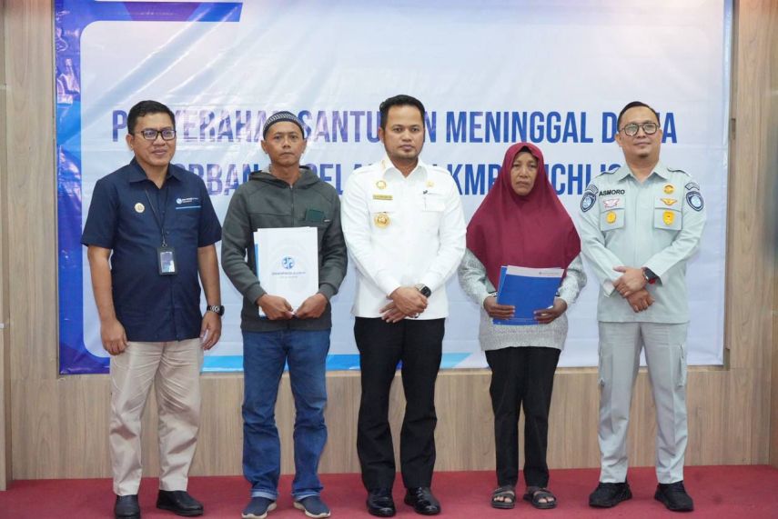 Gubernur Harum Serahkan Santunan Jasa Raharja untuk Ahli Waris Korban KMP Muchlisa