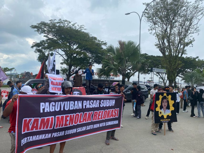 Komite Rakyat Berlawan Kaltim Demo di Depan Kantor Gubernur, Tolak Upah Murah Buruh hingga Hapus Outsourcing