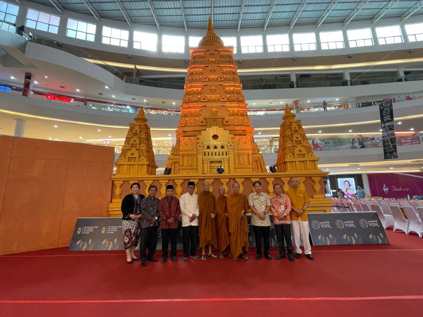 Miniatur Candi Mahabodhi Setinggi 12 Meter di Samarinda Raih Rekor MURI dalam Wonderful Vesak 2025   