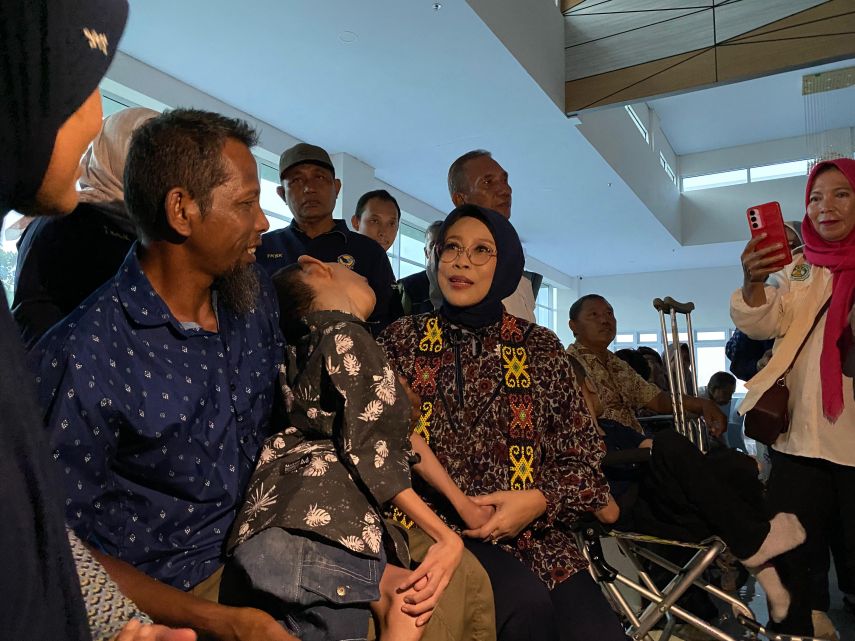 DWP Kemensos Fatma Saifullah Yusuf Beri Bantuan Sembako hingga Alat Bantu ke Penyandang Disabilitas-Lansia Samarinda