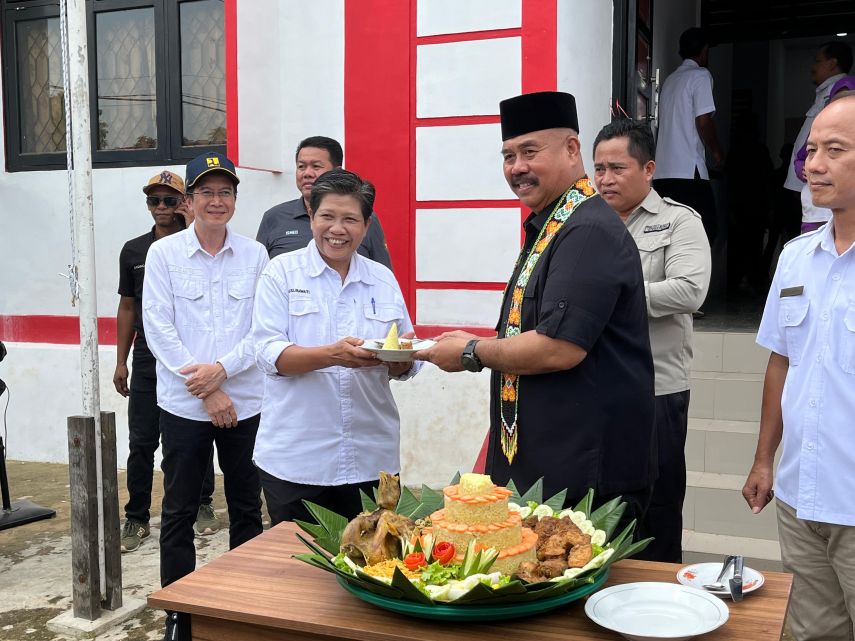 Bupati Kukar Resmikan Kantor Lurah Bukit Biru, Tekankan Budaya Kerja dan Pelayanan Publik