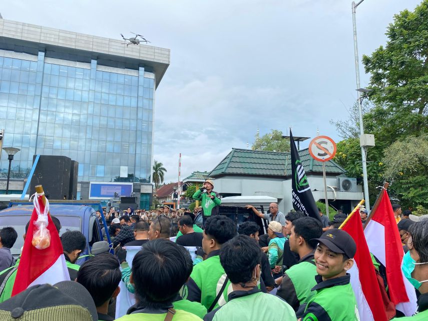 Aksi Demo Gabungan Ojek dan Taksi Online di Kantor Gubernur Kaltim, Tuntut Kenaikan Tarif dan Penghapusan Layanan Hemat