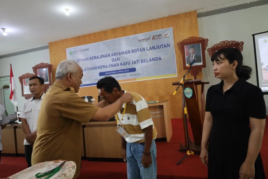DPPKUKM Kaltim Gelar Pelatihan Kerajinan Rotan dan Kayu Jati Belanda untuk Tingkatkan Kualitas UMKM Lokal