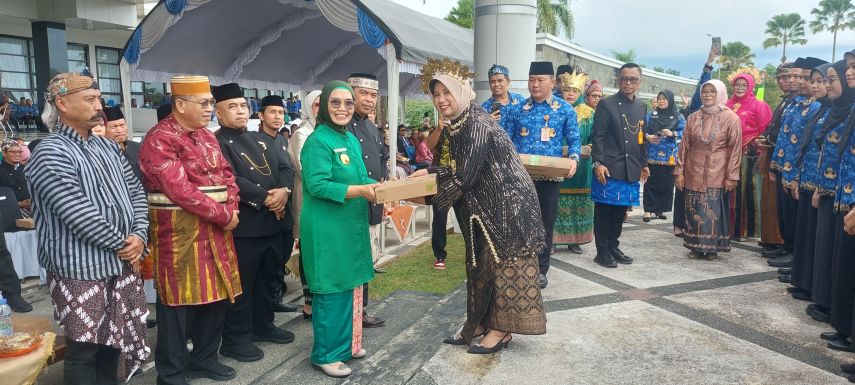 Dorong Transformasi Pendidikan di Era Digital, Pemkot Bontang Salurkan Ratusan Laptop ke Guru