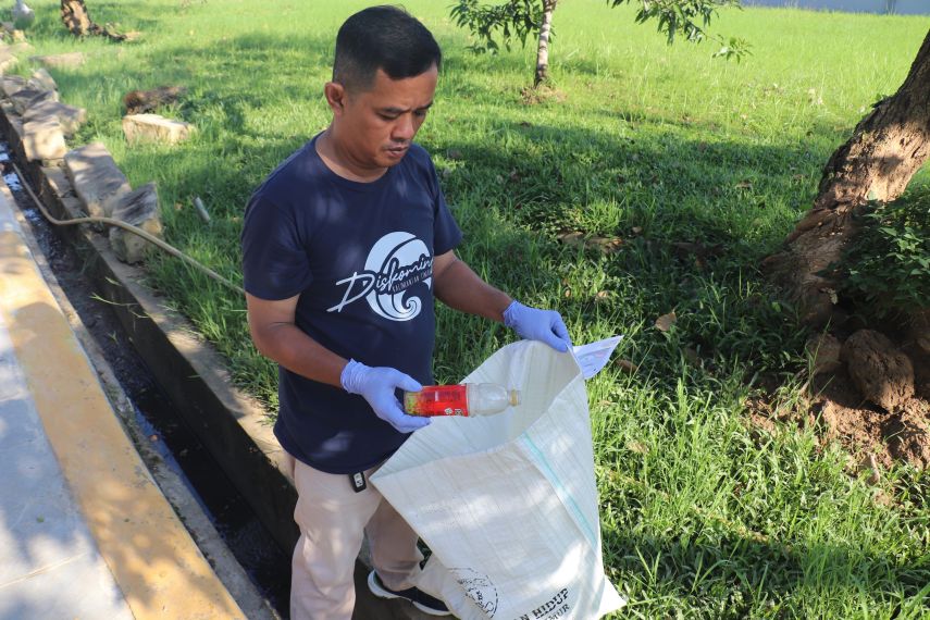 DLH Kaltim Gelar Aksi Bersih-Bersih Lingkungan, Ajak Warga Perangi Polusi Plastik