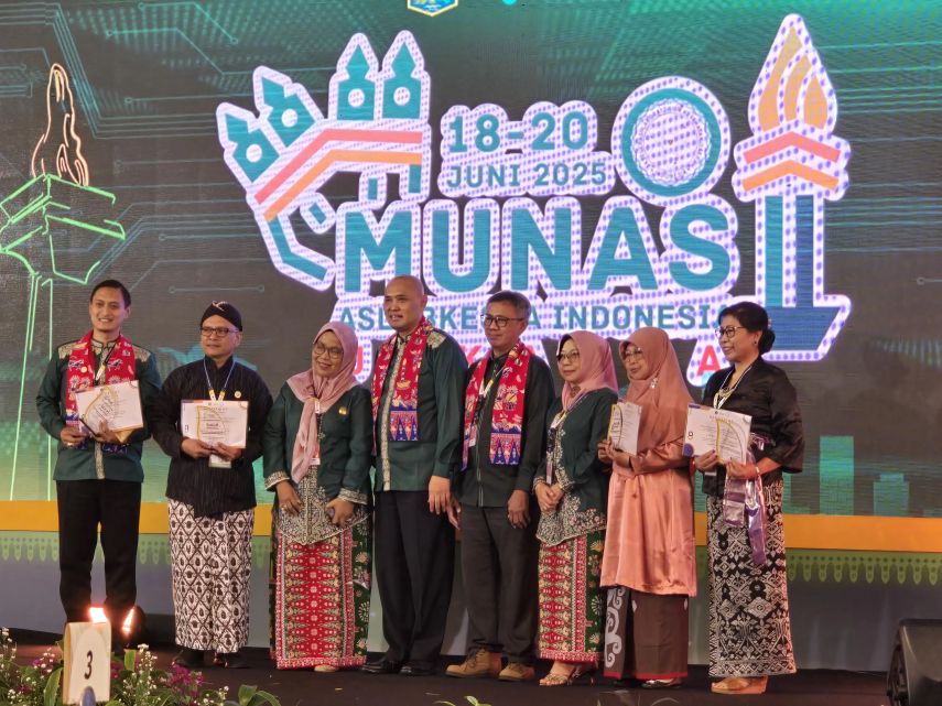 Labkesprov Kaltim Sabet Peringkat Tiga Nasional di Aslabkesda Awards 2025