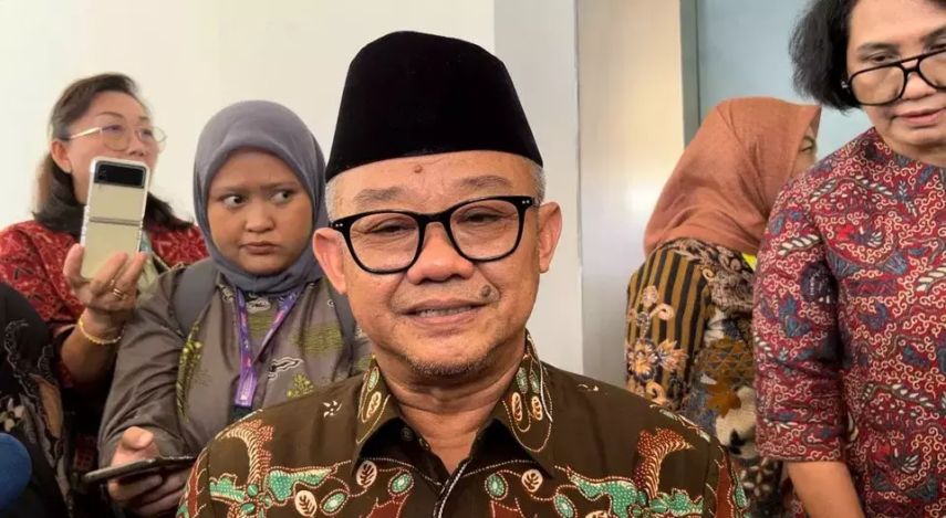 Mendikdasmen Minta Dedi Mulyadi Tinjau Ulang Kebijakan Jam Masuk Sekolah Pukul 06.00