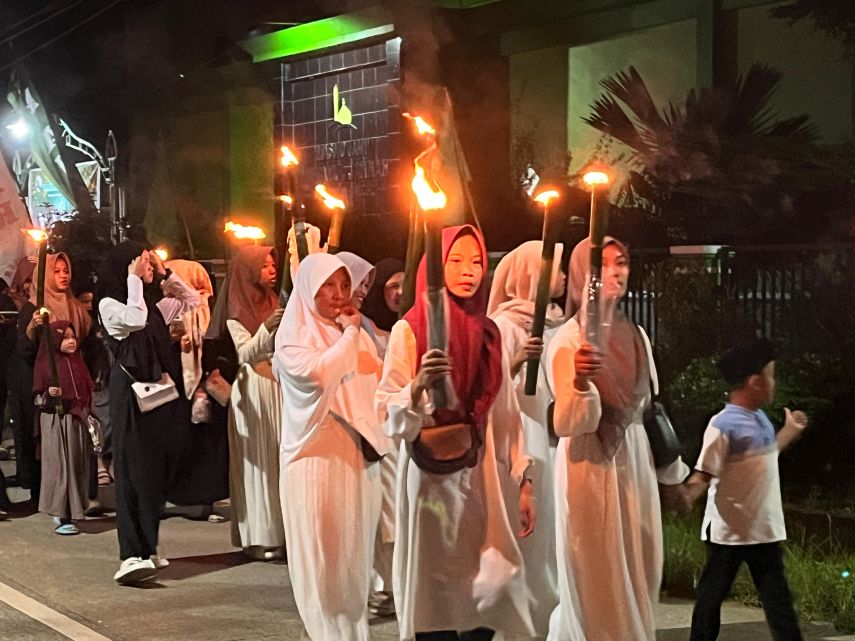 Warga Maluhu Gelar Pawai Obor Sambut Tahun Baru Islam 1447 H