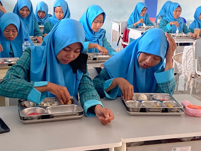 Sasaran Program MBG Meluas, SMKN 8 Samarinda Antusias Sambut Penyaluran Perdana 