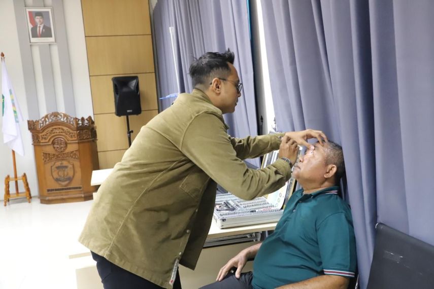Peduli Kesehatan Mata Warga Kaltim, Dinkes Gelar Pemeriksaan dan Distribusi Ribuan Kacamata Gratis