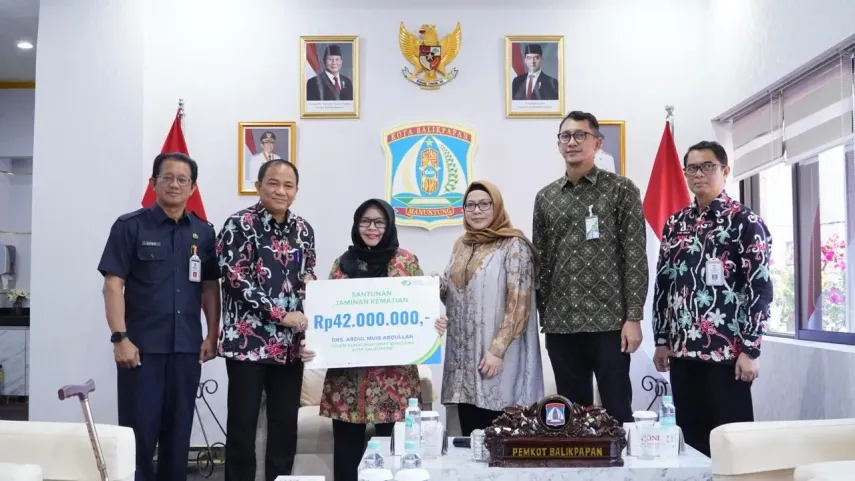 Pemkot Balikpapan dan BPJS Ketenagakerjaan Serahkan Santunan JKM kepada Ahli Waris Alm. Ketua FKUB