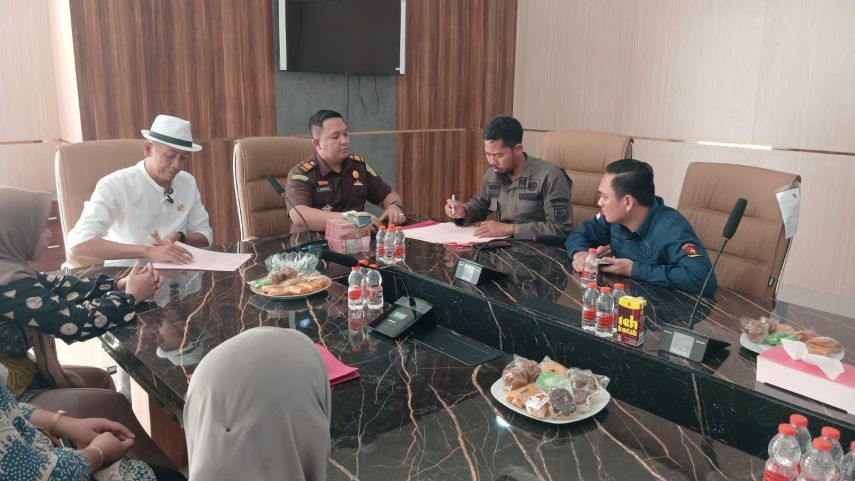 Kejaksaan Kembalikan Uang Hasil Korupsi Kolam Renang Desa Giripurwa
